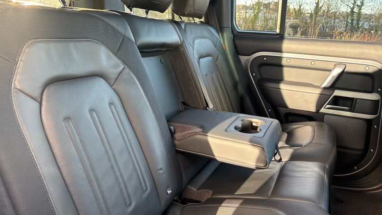 Land Rover Defender 3.0 D300 X-Dynamic HSE 110 5dr Auto Diesel Estate